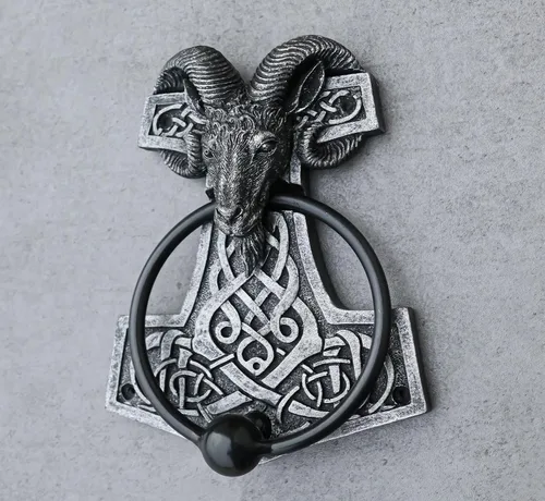 Vista 8 de Ebros Gift Viking Ram Skull Thor Hammer Mjolnir con runas, nudos, figura decorativa para puerta con bola golpeada integrada con acento de mitología