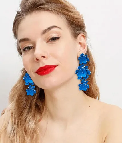 Vista 2 de Aretes de flores, aretes largos de pétalos de rosa, aretes colgantes de flores exageradas, aretes florales para mujeres y niñas