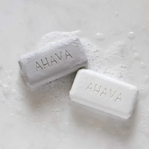 Vista 2 de AHAVA Jabón hidratante de sal del Mar Muerto, barra limpiadora facial y corporal para humedecer la piel, enriquecido con una exclusiva mezcla