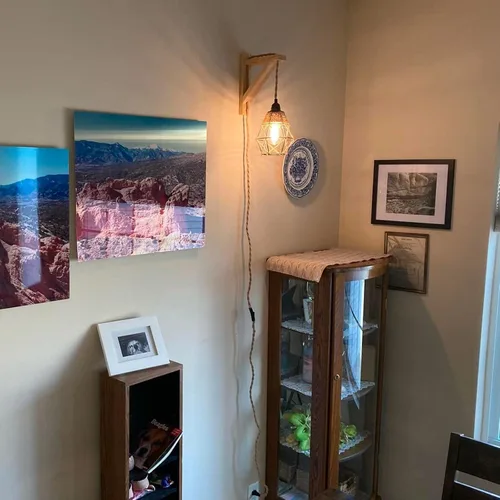 Vista 3 de Frideko - Juego de dos apliques de pared de madera enchufables, lámpara de pared rústica con cable de enchufe, accesorios de luz de pared