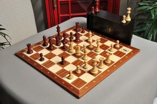 Vista 13 de The Library Grandmaster Juego de ajedrez, caja y combinación de tablero