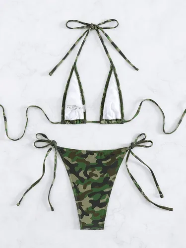 Vista 2 de WDIRARA Conjunto de 2 piezas para mujer, traje de baño con estampado de camuflaje, cuello halter, nudo en la espalda, espalda descubierta