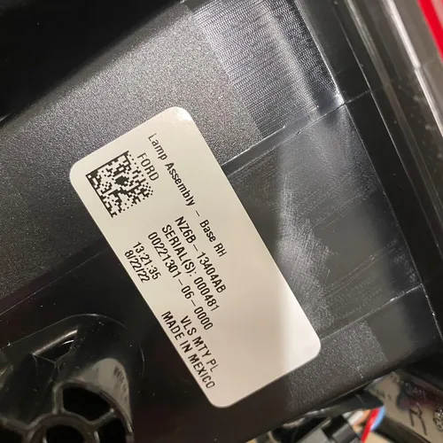 Vista 5 de Conjunto de lámpara trasera halógena Ford Maverick RH para pasajeros 21-23 NZ6Z13404A