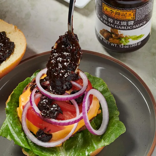 Vista 12 de Lee Kum Kee Salsa de Ajo y Frijoles Negros (13 oz - 1 paquete), Aromática y Sabrosa - Perfecta para Marinadas, Estofado, Salsas para Mojar, Salteado