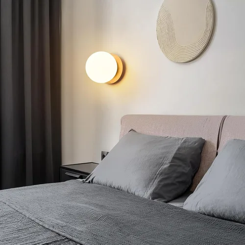 Vista 6 de Aplique de Pared Moderno de Latón con Forma de Globo: Lámpara de Pared Montada en Interiores Moderna de Mediados de Siglo Dorada de 6" - Pequeños