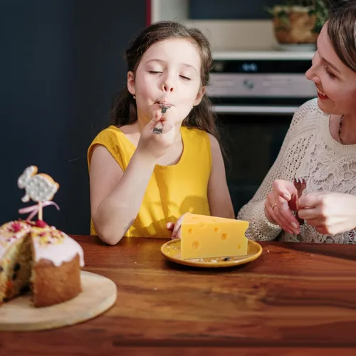 Vista 5 de SOLUSTRE Prop - Queso falso triángulo, modelo de queso de 2.55 pulgadas, alimentos artificiales para panadería, comida de juego para niños, juego