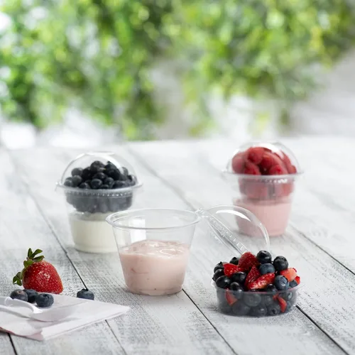 Vista 3 de Vasos de plástico para parfait de 9 onzas con insertos y tapas de 2 onzas, 50, juegos de recipientes de yogur de 9 onzas