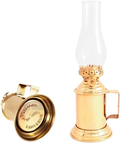 Vista 2 de Vermont Lanterns Lámpara de aceite de taza de taberna de latón - Farol de pared (latón 9.5 pulgadas)