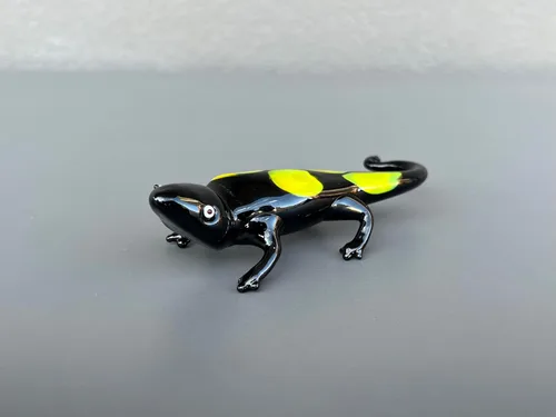 Vista 6 de Figura de lagarto de cristal negro de 4 pulgadas – Miniatura soplada a mano estilo Murano – Adorno de lagarto de arte coleccionable para estante