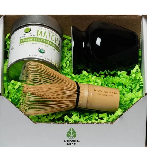 Vista 2 de Matcha Kari Sticks + Mini Kit Bundle - 24 palitos y lata ceremonial de 1.06 oz, batidor con soporte, té verde orgánico USDA