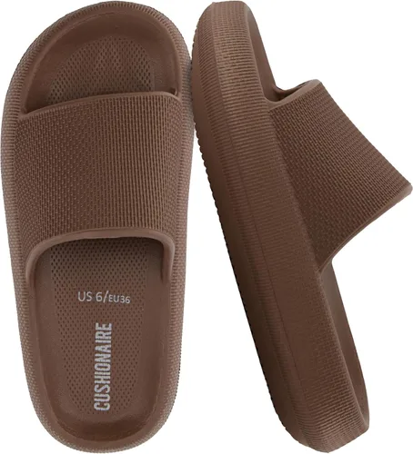 Vista 11 de CUSHIONAIRE Sandalias Feather de EVA para Mujeres – Cómodas Pantuflas Deslizables para Mujeres, Zapatos de Ducha para Interiores y Exteriores Verde