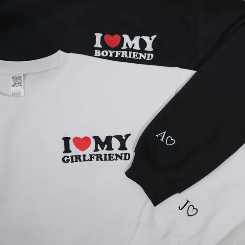 Vista 6 de Sudadera bordada personalizada con texto en inglés "I Love My Girl Friend and Boyfriend" y sudadera con capucha con nombres para parejas en la manga