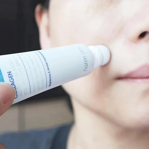 Vista 4 de Farmstay Collagen Water - Suero para ojos con rodamiento húmedo completo – Suero debajo de los ojos reduce arrugas y líneas finas – Producto