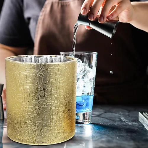Vista 8 de BESTonZON Cubo de hielo con tapa hermética, cubo de hielo con tapa de cuchara, enfriador de tina de bebidas, cubo de hielo dorado con tapa