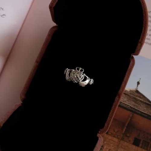 Vista 7 de ROWAWA Claddagh Anillo de plata de ley 925 con piedra de nacimiento anillos enjaulados corazón anillos personalizados grabados para niñas y mujeres