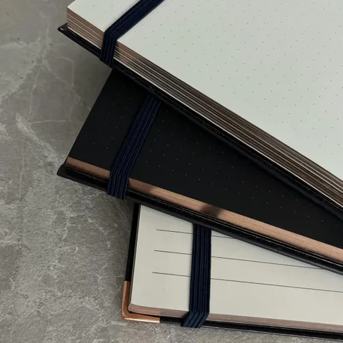 Vista 4 de Diario de cuadrícula de puntos A5 – Cuaderno de papel marfil con tapa dura de peonía, bordes de cobre, lazo para bolígrafo, 2 marcadores de cinta