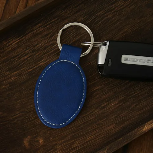 Vista 4 de LaserGram Llavero ovalado, tabla de surf, grabado personalizado incluido (azul oscuro)