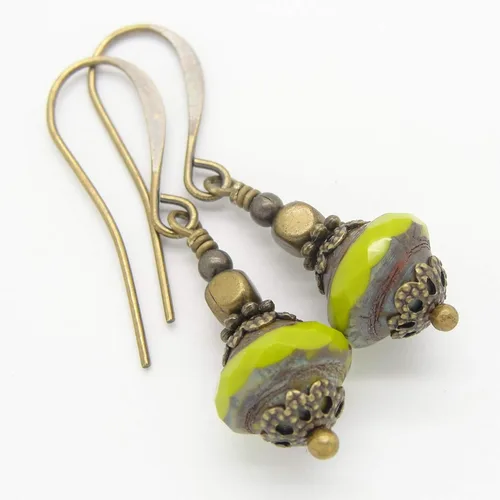 Vista 3 de Little Cloud Cap Jewelry Pendientes verde Chartreuse