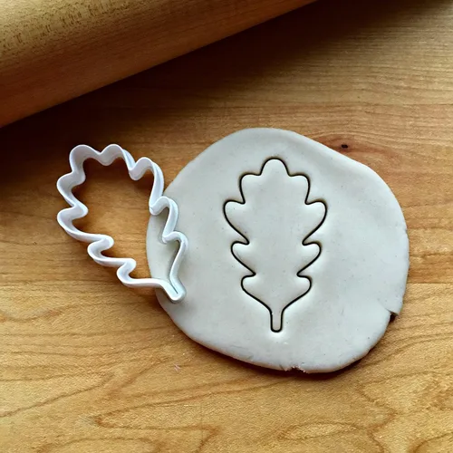 Vista 3 de Sweet Prints Inc Set of 2 Oak Leaf Cookie Cutters - Dishwasher Safe (2")