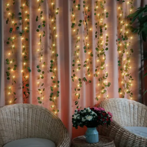 Vista 6 de Paquete de 12 Enredaderas Falsas Luces de Cadena para Cortina 240 LED 8 Modos y Temporizador Luces Colgantes de Hiedra Enredaderas para Dormitorio