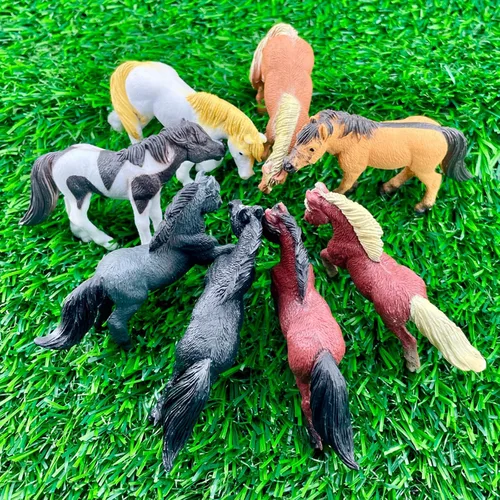 Vista 6 de Safari Ltd. Ponies TOOB - 8 figuritas: Dartmoor, Highland, Fell, Welsh, Quarter, Shetland, Chinoteague, Exmoor Pony - Figuras de juguete educativo