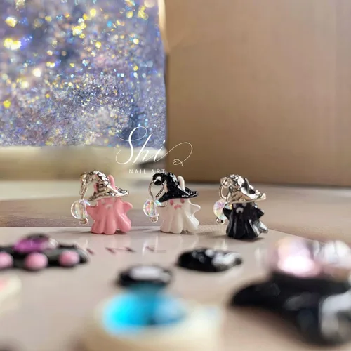 Vista 5 de 10 dijes de uñas de Halloween, diseño de calavera de fantasma, corazón con gemas de uñas, divertidos diamantes de imitación de uñas de Halloween