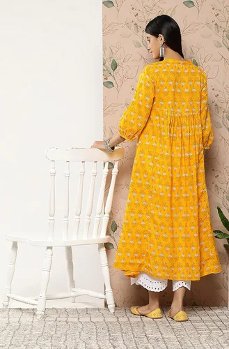 Vista 6 de Janasya Kurta acampanada con estampado botánico de algodón mostaza indio para mujer