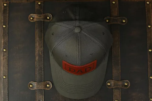 Vista 4 de Gorra de camionero para papá, gorra de béisbol, gorra de papá, gorra de cuero grabada con láser