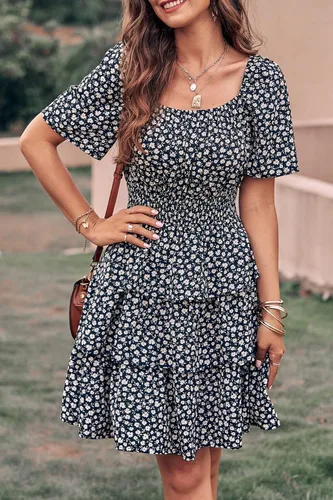 Vista 4 de PRETTYGARDEN Vestido corto de verano floral para mujer 2023, cuello cuadrado, manga corta, con volantes, estilo bohemio, con vuelo