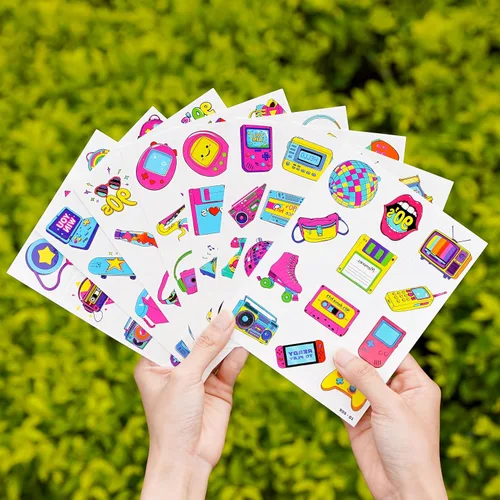 Vista 6 de Tatuajes temporales retro de Regreso a los años 90 y 80 para niños, diseños coloridos, 96 piezas, perfectos para fiestas temáticas de cumpleaños