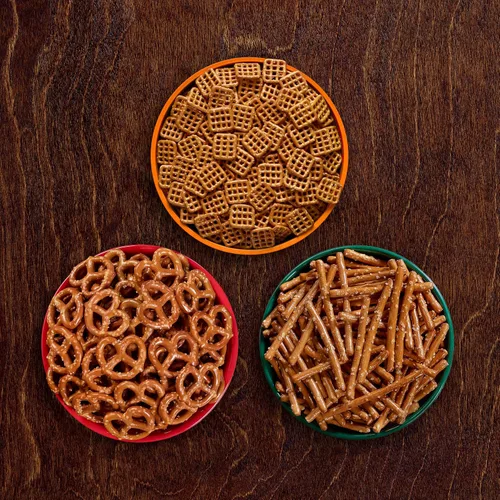 Vista 5 de Snyder's of Hanover Pretzels, paquete variado de paquetes individuales de 100 calorías, 22 unidades (paquete de 4)
