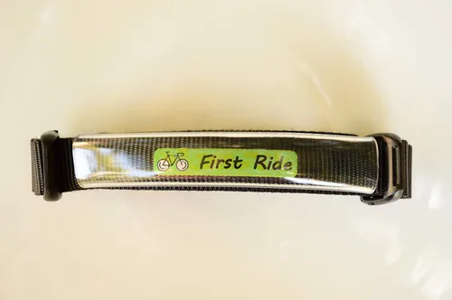 Vista 2 de Arnés para niños First Ride. Pedal o entrenador de bicicleta de equilibrio, sin ruedas de entrenamiento