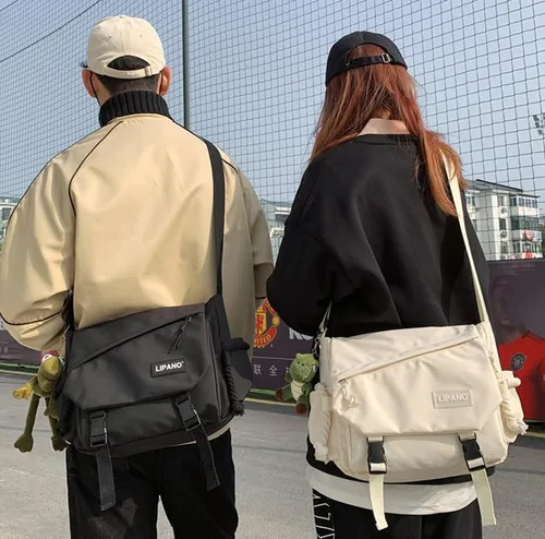 Vista 6 de Bolso cruzado estético con bonitos pines y adornos, bolsa de mensajero de nailon para el hombro, bolsa japonesa Kawaii para mujeres y hombres
