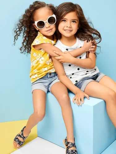 Vista 2 de Simple Joys by Carters Pantalones cortos de mezclilla para niñas pequeñas paquete de 2