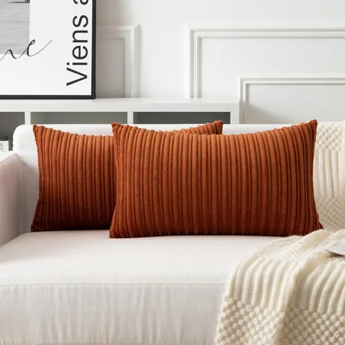 Vista 133 de UGASA - Fundas de almohada decorativas de terciopelo suave y sólidas de Navidad para sala de estar/sofá, 16 x 16 pulgadas, 2 unidades, color burdeos