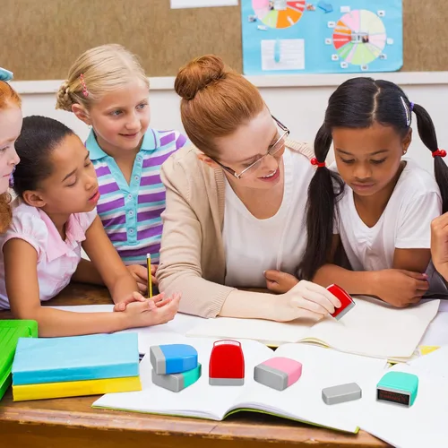 Vista 4 de Jexine 24 sellos para profesores para el aula, sellos de calificación autoentintados, para padres, escuela, motivación, comentarios alentadores