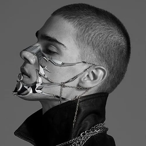 Vista 5 de L'VOW Unisex Cyber Punk Liquid Silver Steel Half Mask Y2K Lujo Irregular Joyería Cadena Cara Cyborg Pendientes Accesorios