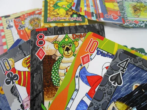 Vista 6 de NEWTROPOLIS & The Fantastic Fur Playing Cards - Edición limitada de 1152 mazos de Peter Wood