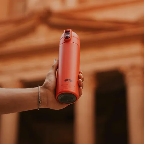 Vista 3 de GSI Outdoors Microlite 500 - Botella aislada al vacío abatible, ligera, taza de viaje de acero inoxidable, tapa abatible a prueba de fugas, termo