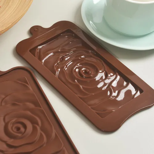 Vista 5 de ionEgg Break Apart - Moldes de silicona para barra de chocolate, marca de flor de rosa, moldes caseros de barras de proteínas y energía, 4 paquetes