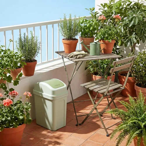 Vista 8 de Bote de basura de plástico de 1.8 galones con tapa abatible, cubo de basura pequeño, color verde