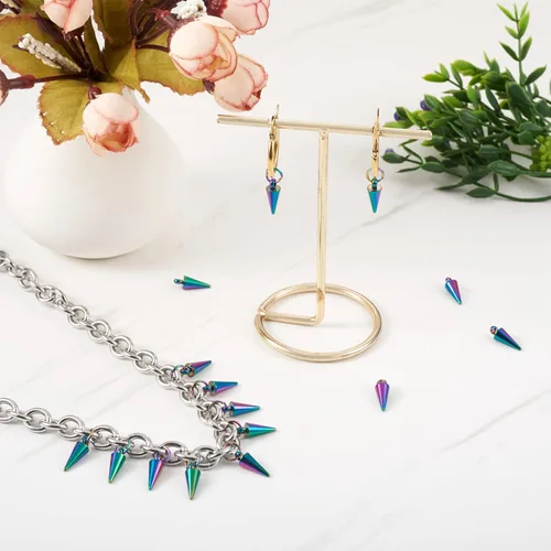 Vista 2 de 20 dijes de arco iris con forma de cono de acero inoxidable 304, cuentas de pico de bala, dijes góticos para mujeres y hombres, aretes de aro