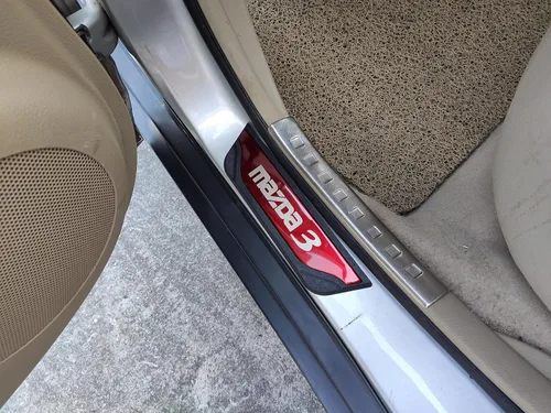 Vista 5 de Protector de rasguños para umbral de puerta de automóvil, para Mazda 3 2015-2022, piezas de accesorios, cubierta de placa protectora de entrada