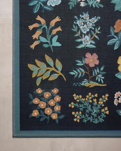 Vista 5 de Loloi Rifle Paper Co. Colección Perennial Wildflower PRN-03 Negro/Azul Marino 2'-5" x 3'-11" Alfombra Decorativa Interior/Exterior