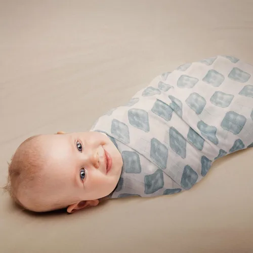 Vista 4 de Gllquen Baby Mantas Envolventes de Muselina Paquete de 4 Mantas Receptoras Transpirables (35" x 40") Mantas Suaves para Bebés para Niñas y Niños