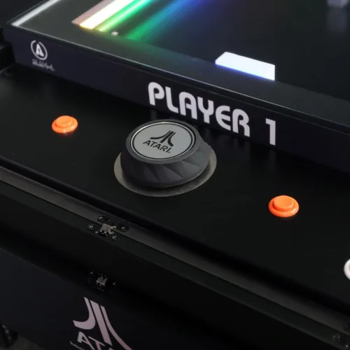 Vista 3 de Atari Pong® Mesa Mecánica Home Edition - Juego de mesa de centro electromecánica con pantalla LED de puntuación, controles ocultos, esferas