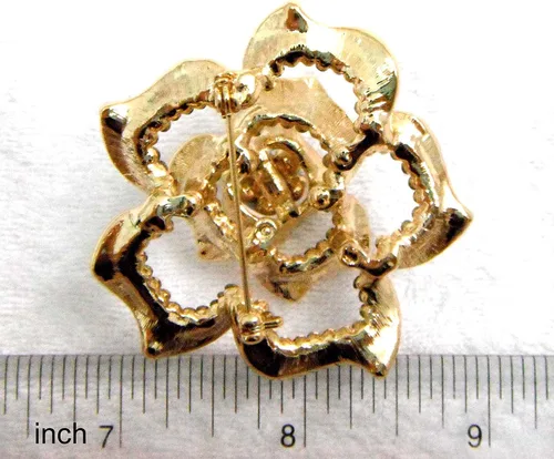Vista 5 de Navachi Broche esmaltado de flores de cristal chapado en oro de 18 quilates