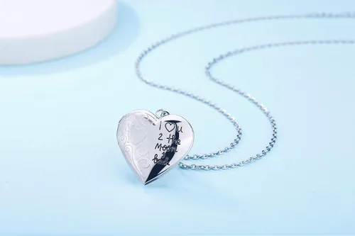 Vista 4 de Collar con medallón que sostiene fotos "I Love You to the Moon and Back" con medallón de memoria fotográfica, Esmalte, Esmalte