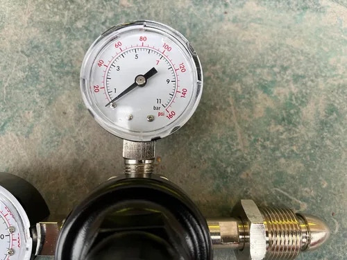 Vista 5 de Regulador de cerveza de nitrógeno CGA580 Regulador de nitrógeno de café Kegerator Regulador de presión de aire de gas de doble calibre con presión