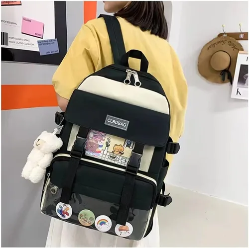 Vista 2 de Mochila Kawaii Kawaii Colgantes y Pines Accesorios Juego de 4 piezas con insignia y colgante, bolsa de hombro, estuche para lápices, bolso (negro)